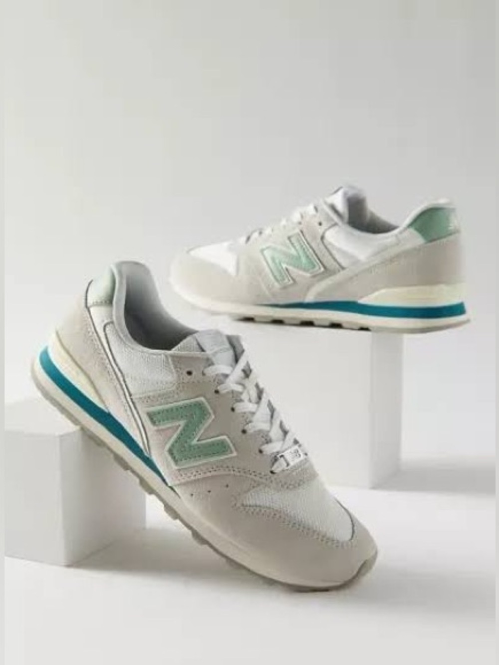 New Balance Women's 996 Silver Birch Dry Sage